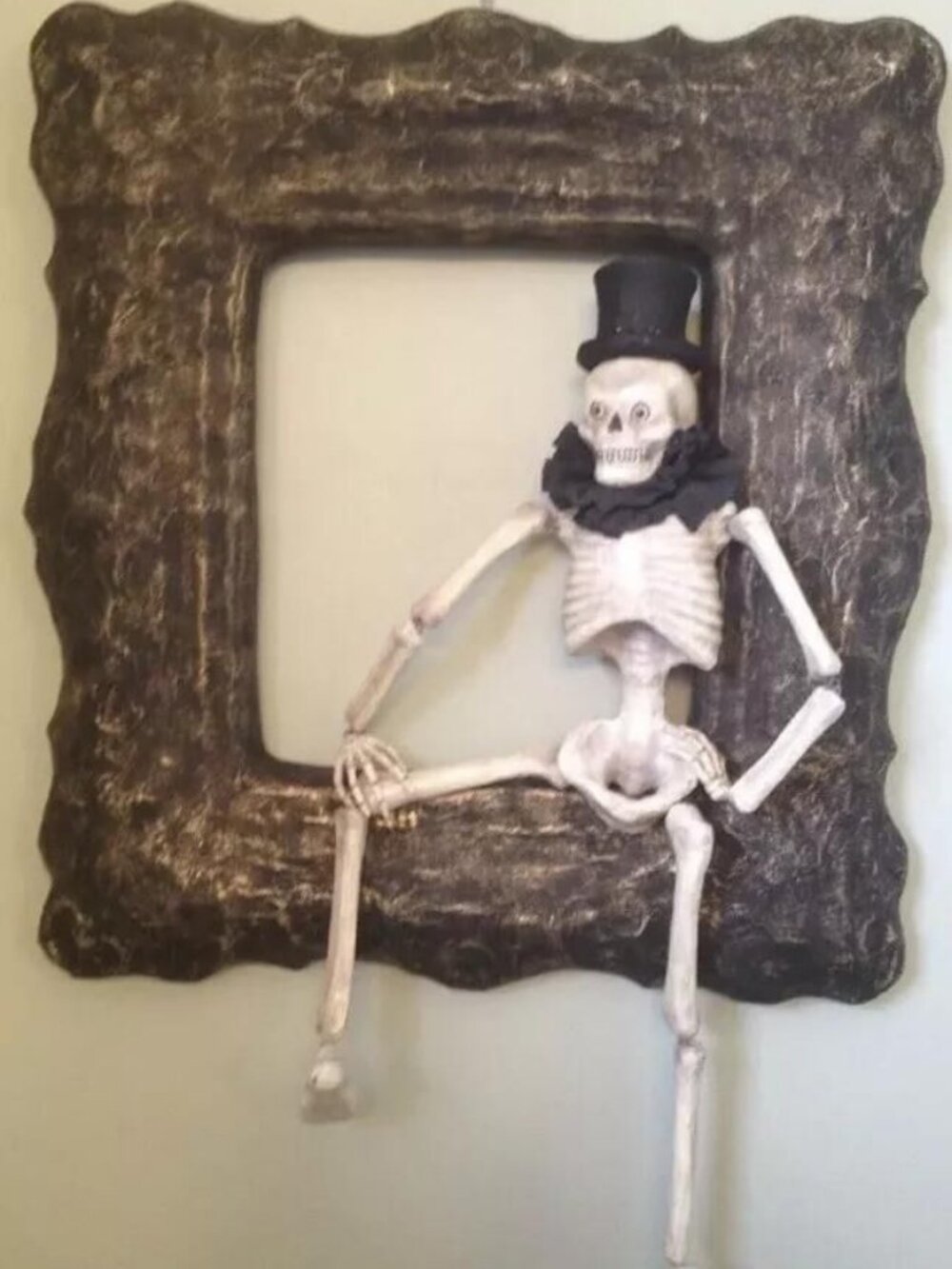 Bethany Lowe Skeleton "I've Been Framed" Retired and Rare, NEW!